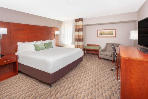 Wyndham Garden Fort Wayne - image 11