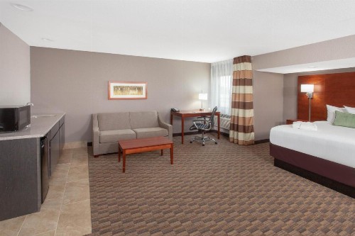 Wyndham Garden Fort Wayne - image 47