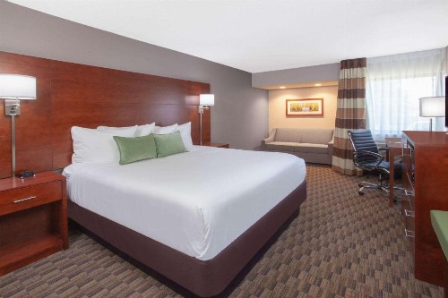 Wyndham Garden Fort Wayne - image 6