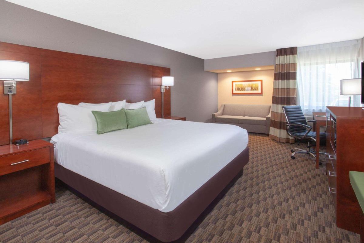 Wyndham Garden Fort Wayne - image 6