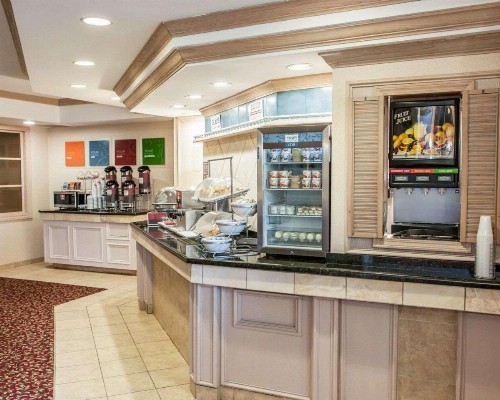Comfort Suites South - image 15