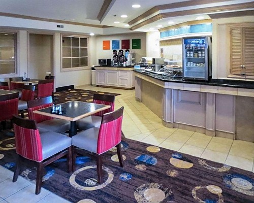 Comfort Suites South - image 17