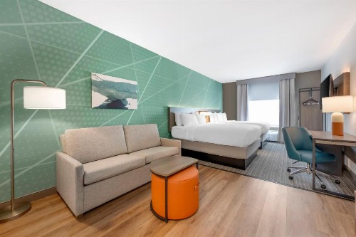Comfort Suites South - image 2