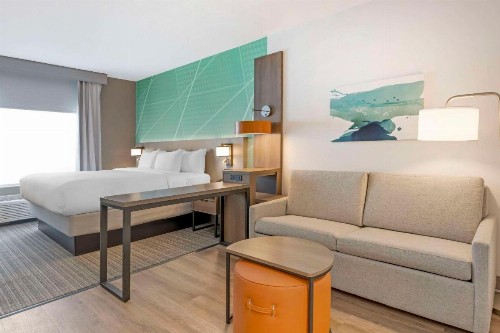 Comfort Suites South - image 3