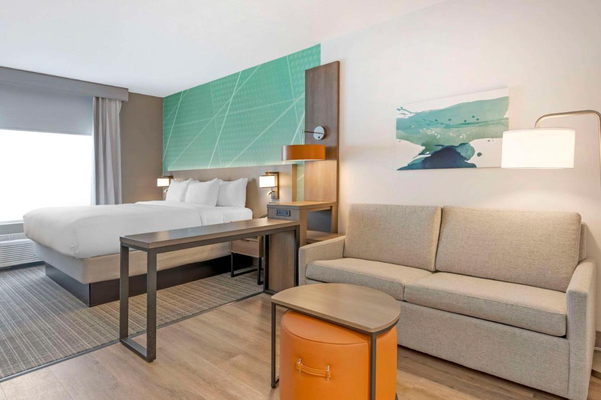 Comfort Suites South - image 3