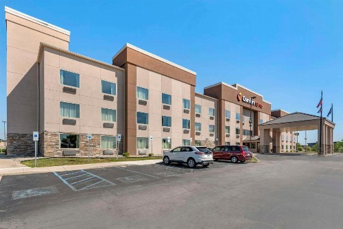 Comfort Suites South - image 5