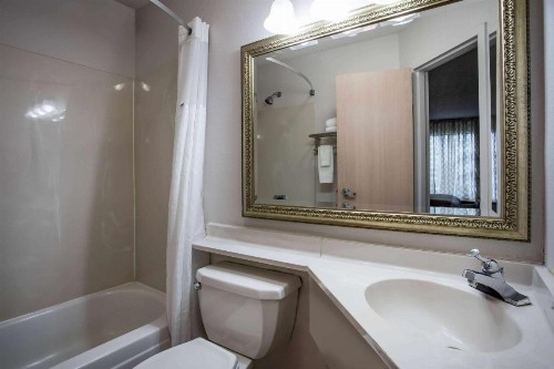 Travelodge by Wyndham Fort Wayne North - image 14