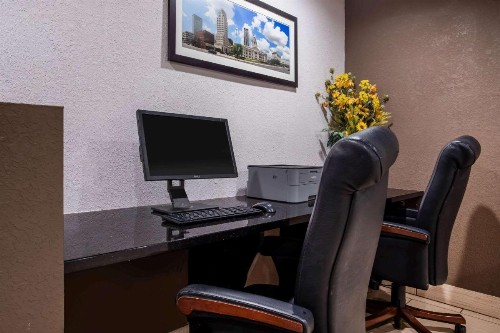 Travelodge by Wyndham Fort Wayne North - image 18
