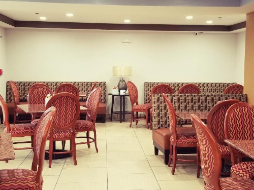 Travelodge by Wyndham Fort Wayne North - image 2