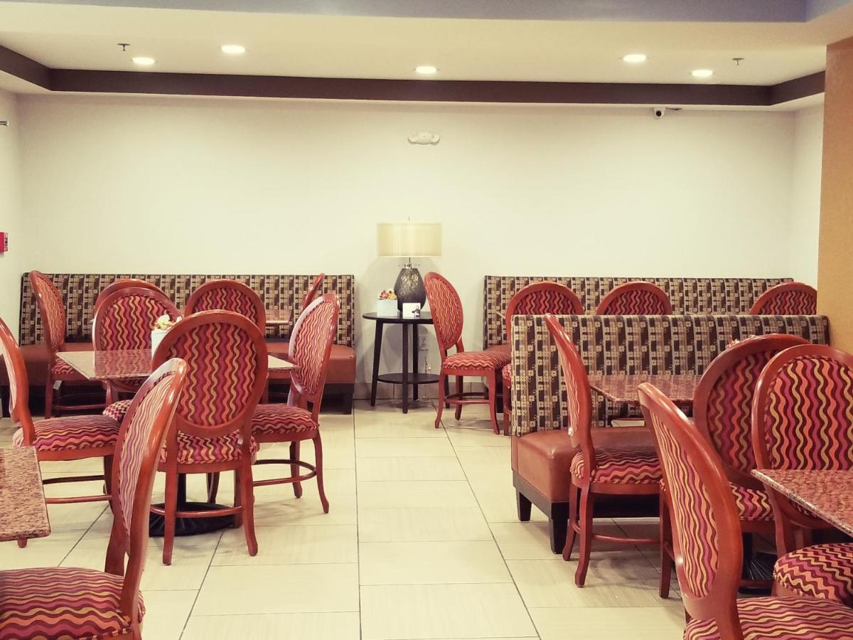 Travelodge by Wyndham Fort Wayne North - image 2