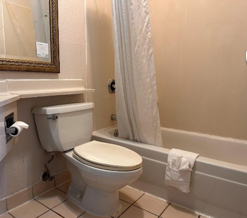 Travelodge by Wyndham Fort Wayne North - image 20