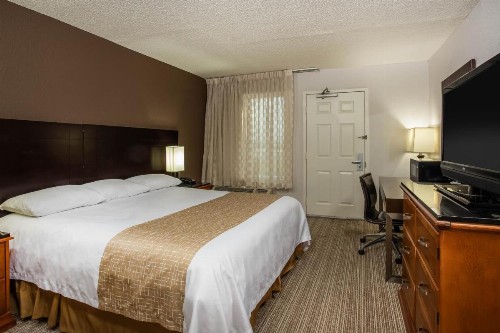 Travelodge by Wyndham Fort Wayne North - image 28