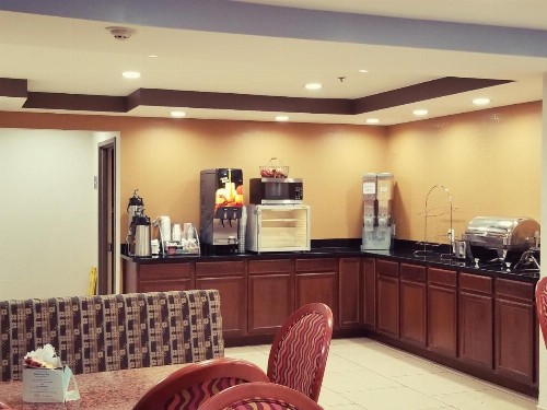 Travelodge by Wyndham Fort Wayne North - image 3