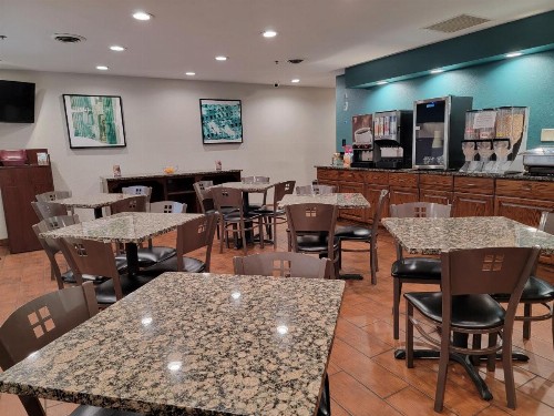 Best Western Plus Fort Wayne Inn & Suites North - image 24