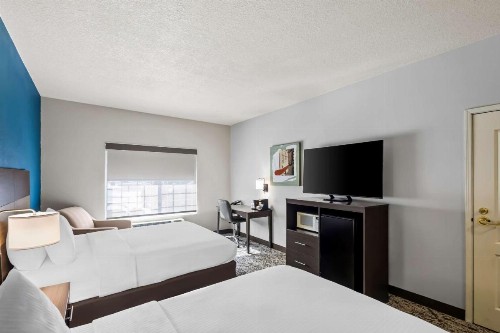 Best Western Plus Fort Wayne Inn & Suites North - image 31