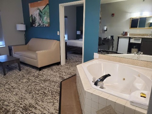 Best Western Plus Fort Wayne Inn & Suites North - image 38