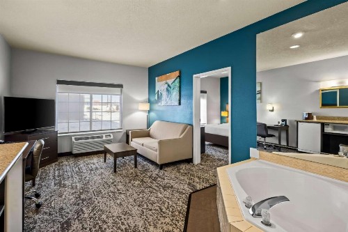 Best Western Plus Fort Wayne Inn & Suites North - image 40