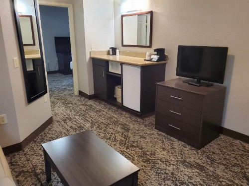 Best Western Plus Fort Wayne Inn & Suites North - image 41