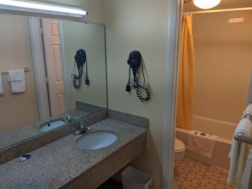 Executive Inn - image 13