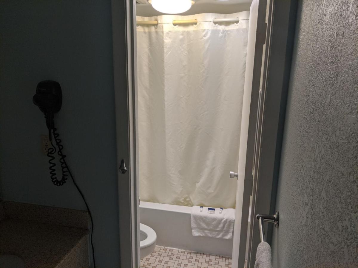 Executive Inn - image 2