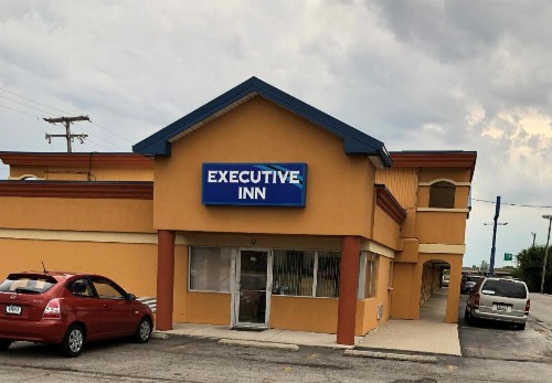 Executive Inn - image 3