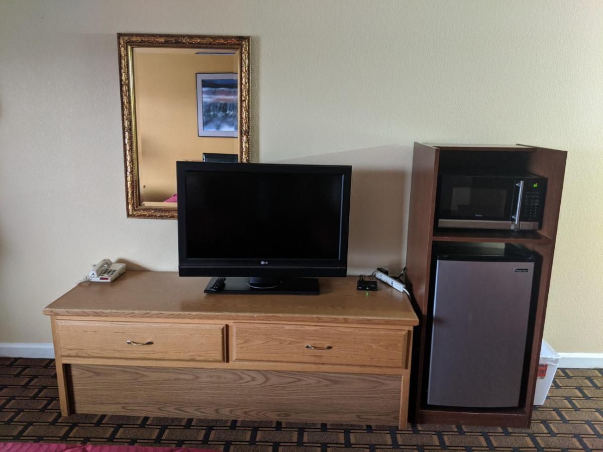 Executive Inn - image 4