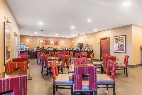 Comfort Suites North Fort Wayne - image 10