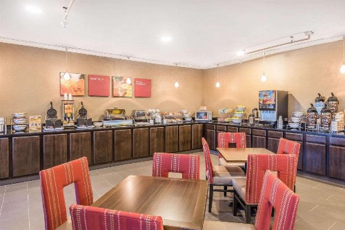 Comfort Suites North Fort Wayne - image 12