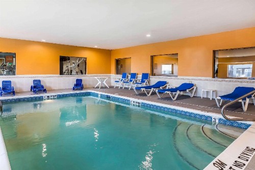 Comfort Suites North Fort Wayne - image 16
