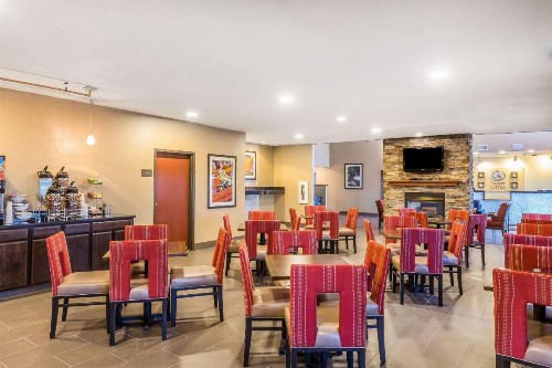 Comfort Suites North Fort Wayne - image 21