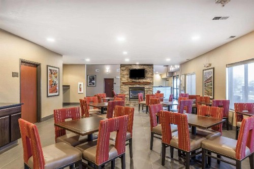 Comfort Suites North Fort Wayne - image 25