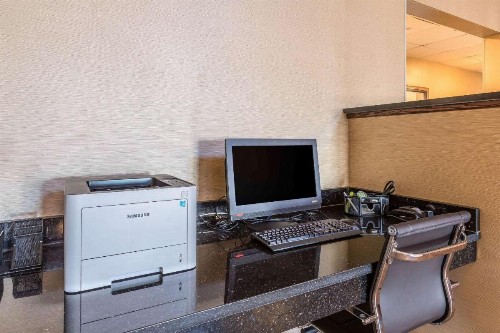 Comfort Suites North Fort Wayne - image 27