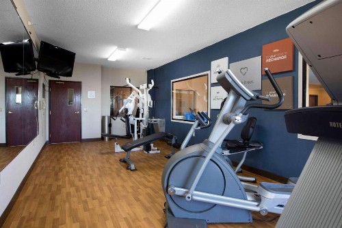 Comfort Suites North Fort Wayne - image 3