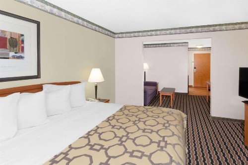 Baymont by Wyndham Fort Wayne - image 29