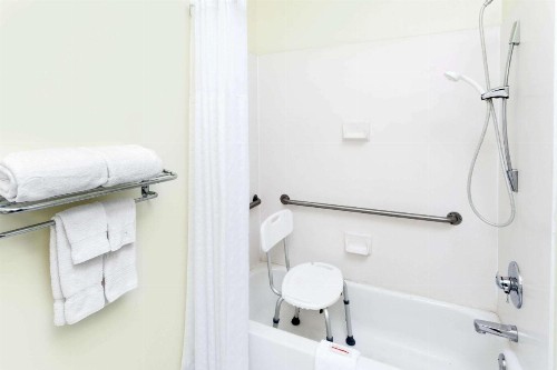 Baymont by Wyndham Fort Wayne - image 32