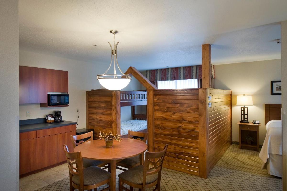 Holiday Inn Purdue - Fort Wayne an IHG Hotel - image 2