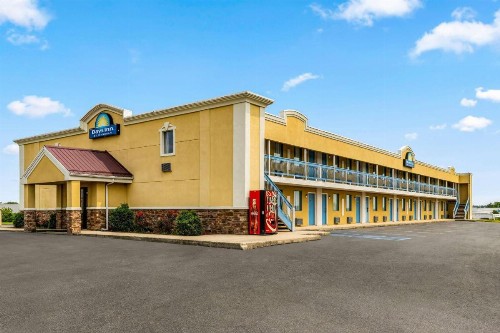 Days Inn by Wyndham Fort Wayne - image 3