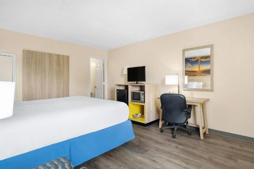 Days Inn by Wyndham Fort Wayne - image 40