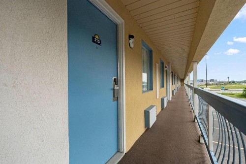 Days Inn by Wyndham Fort Wayne - image 5