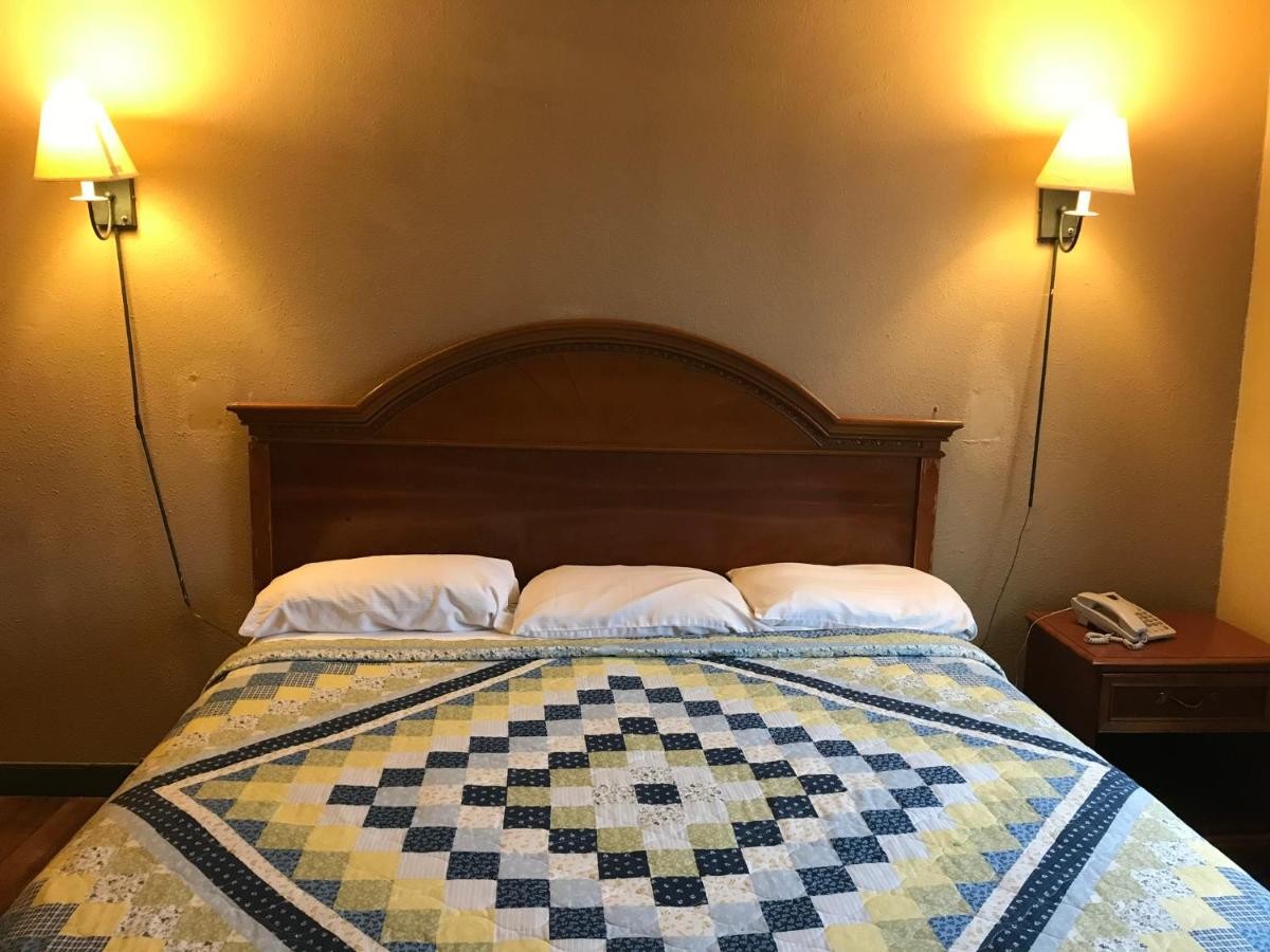 Economy Inn - main image
