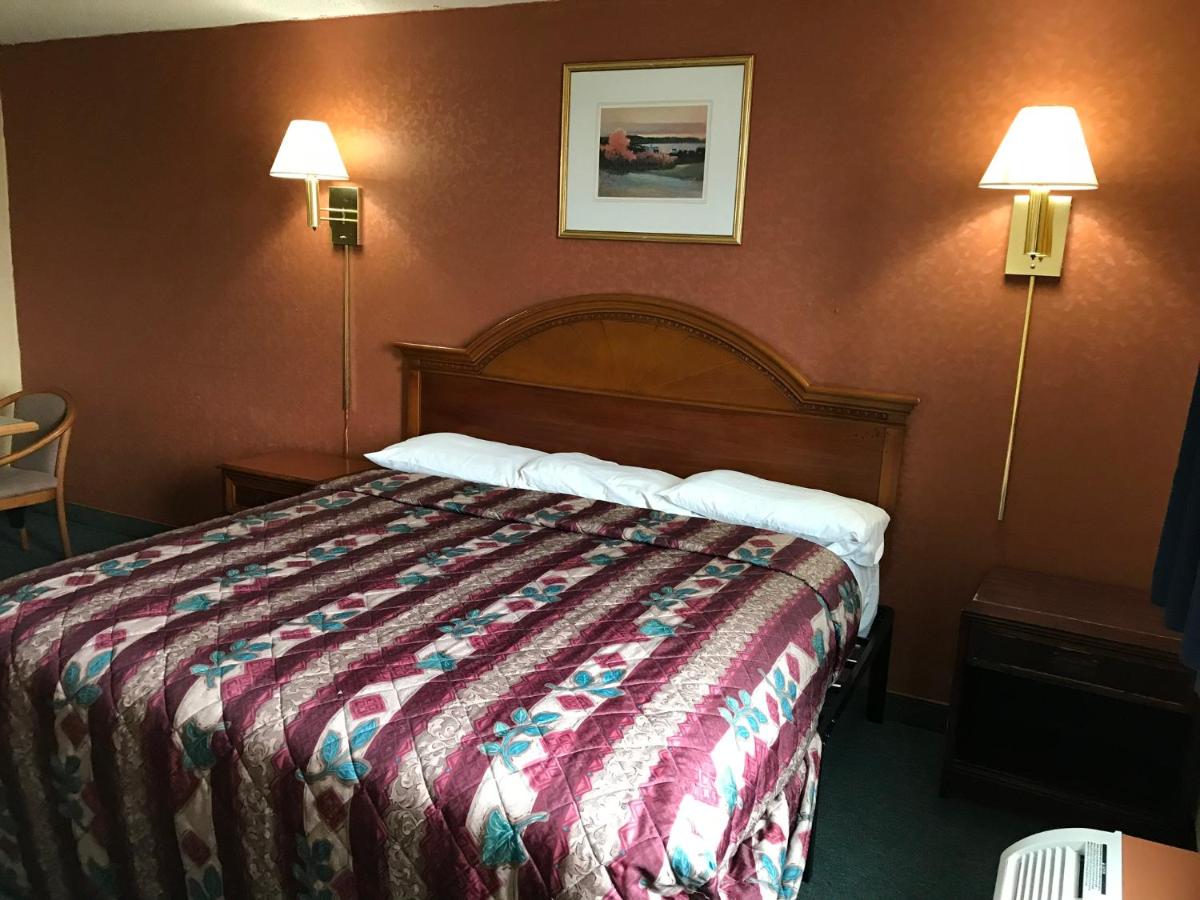 Economy Inn - image 6