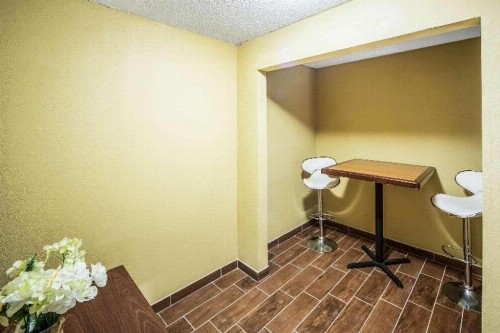 Suburban Extended Stay Hotel Fort Wayne - image 13
