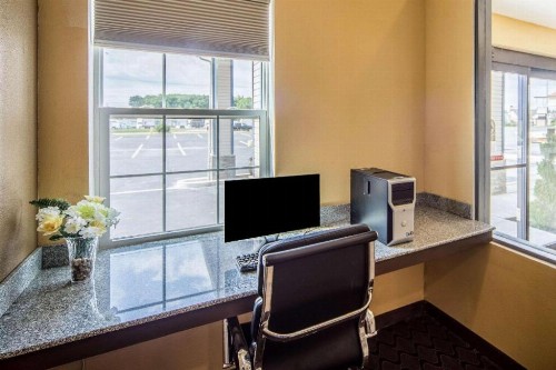 Suburban Extended Stay Hotel Fort Wayne - image 4