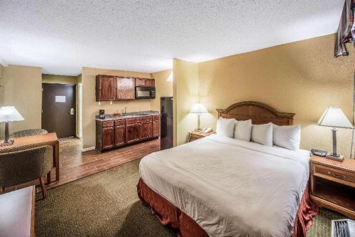 Suburban Extended Stay Hotel Fort Wayne - image 6
