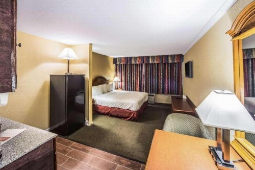 Suburban Extended Stay Hotel Fort Wayne - image 7