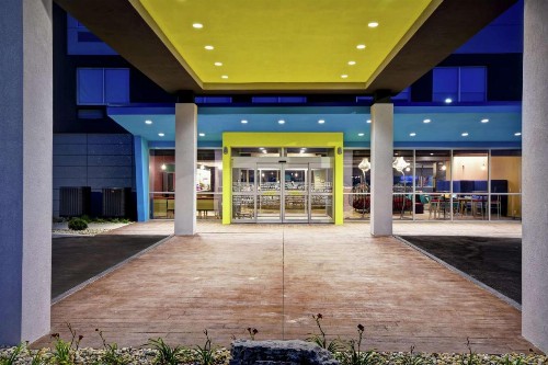 Tru By Hilton Fort Wayne - image 2