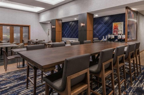 Hampton Inn & Suites Fort Wayne Downtown - image 11