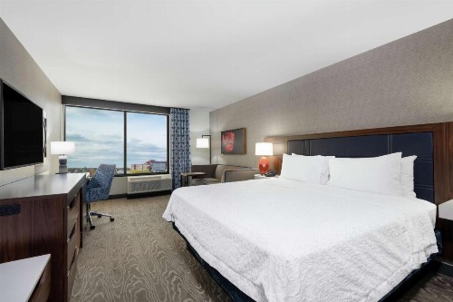 Hampton Inn & Suites Fort Wayne Downtown - image 15