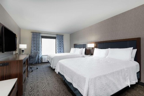 Hampton Inn & Suites Fort Wayne Downtown - image 17