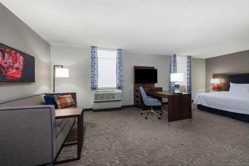 Hampton Inn & Suites Fort Wayne Downtown - image 19